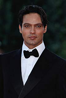 How tall is Gabriel Garko?